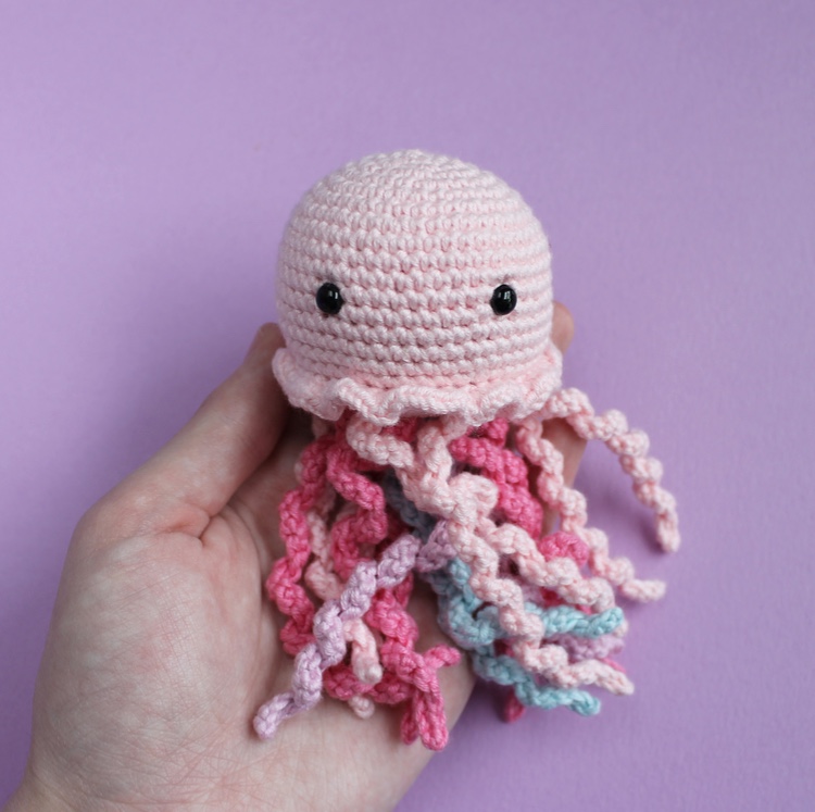 Bubbles the Jellyfish Free amigurumi pattern