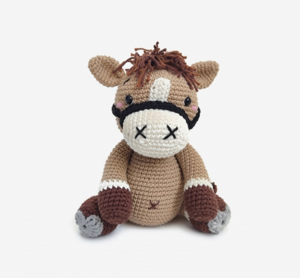 Snowflake the horse amigurumi pattern