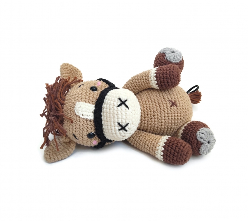 Snowflake the horse amigurumi pattern