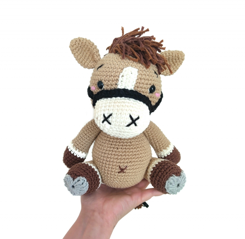 Snowflake the horse amigurumi pattern
