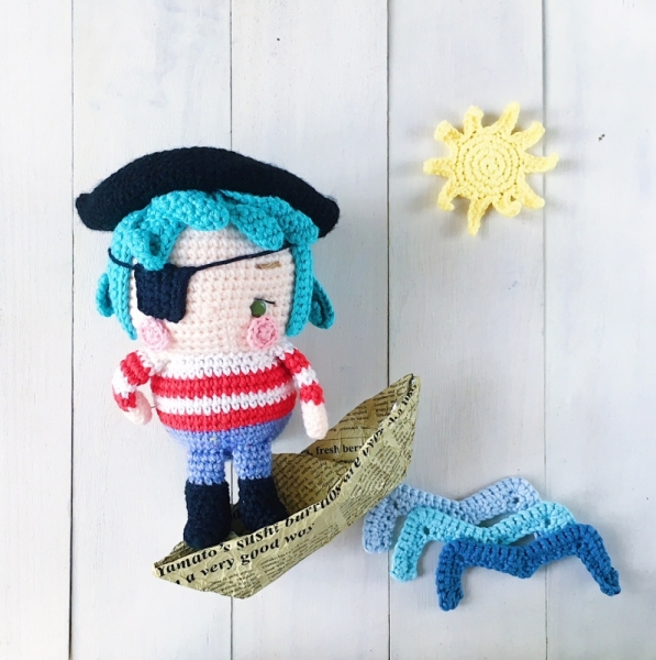 Sharkbait Shawn the friendly pirate boy amigurumi pattern - Amigurumi.com