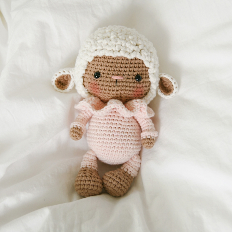 Sheep in pajamas amigurumi pattern - Amigurumi.com