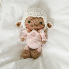 Sheep in pajamas amigurumi pattern - Amigurumi.com