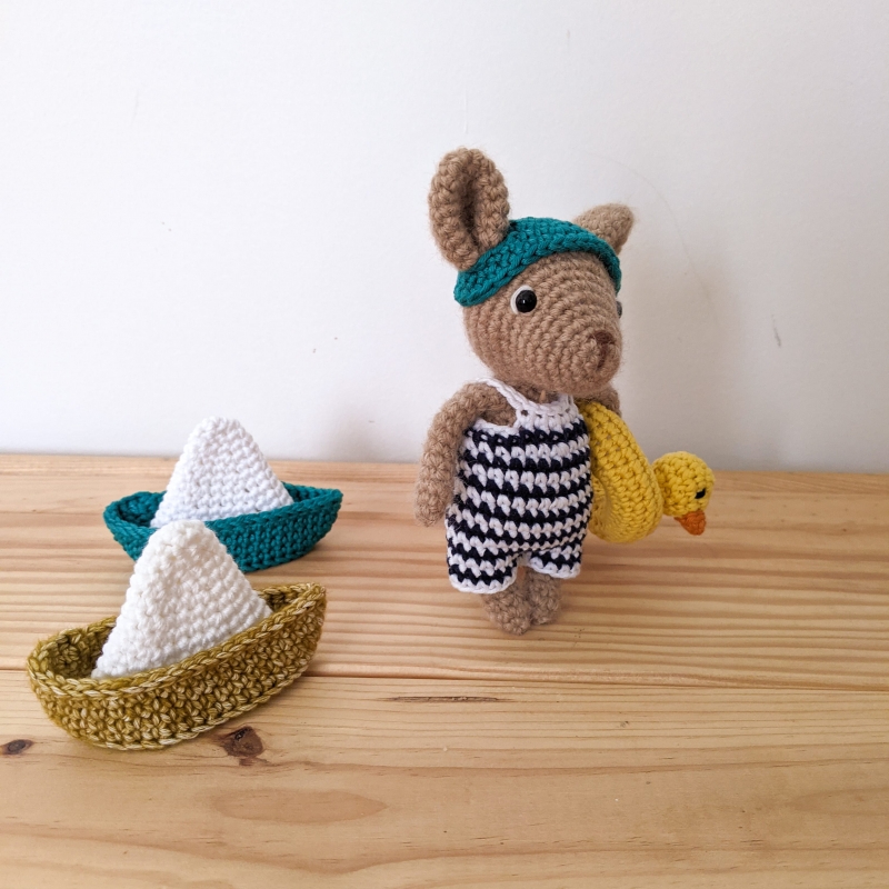 Cute mouse and summer accessories amigurumi pattern 