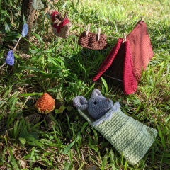 Mouse on camping adventures amigurumi pattern by La Fabrique des Songes