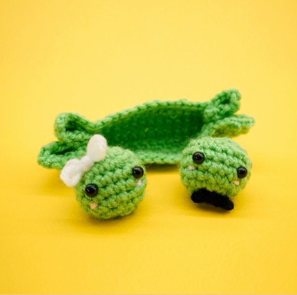 Two Peas in a Pod amigurumi pattern
