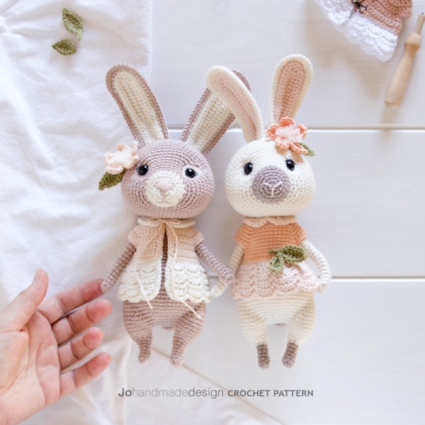 Peach & Coco the bunnies amigurumi pattern - Amigurumi.com