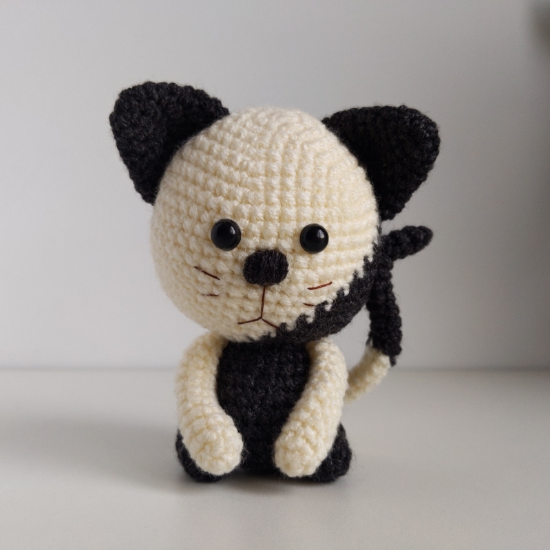 Cute little cats amigurumi pattern - Amigurumi.com