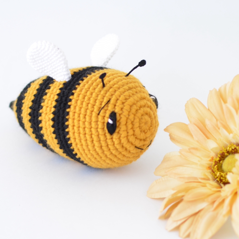 Amy the Squishy Bee amigurumi pattern - Amigurumi.com