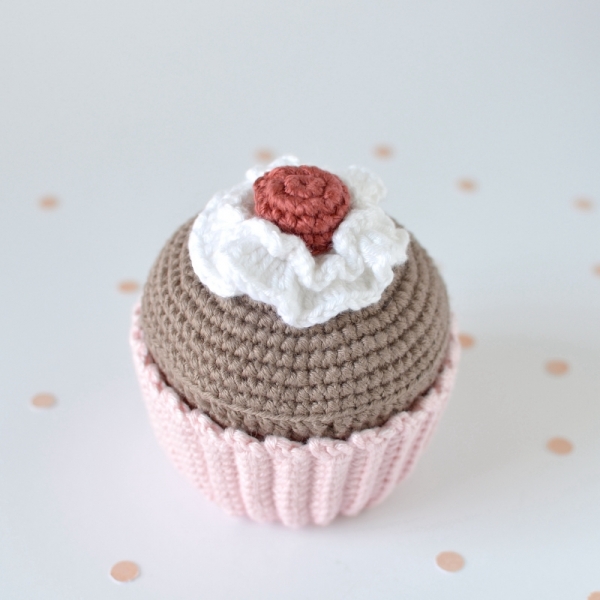 Birthday Cupcake amigurumi pattern