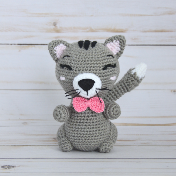 Cat with a Bow amigurumi pattern - Amigurumi.com