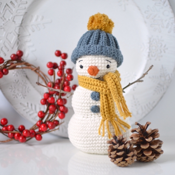 Charlie the cute snowman amigurumi pattern amigurumi