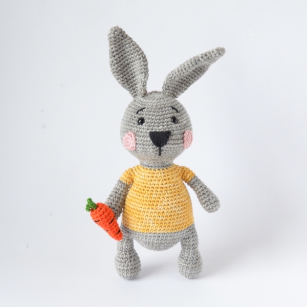 Easter Bunny amigurumi pattern - Amigurumi.com