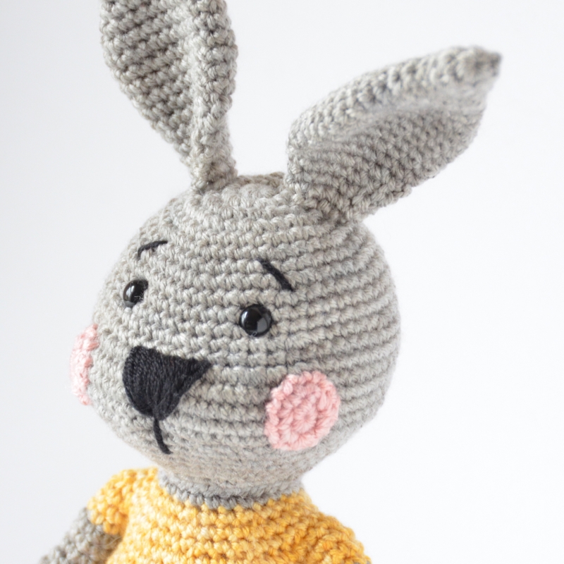 Easter Bunny amigurumi pattern - Amigurumi.com