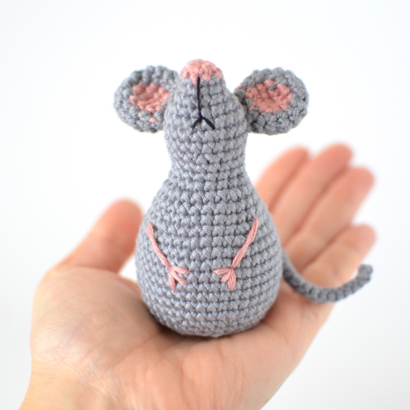 Little Mouse amigurumi pattern - Amigurumi.com