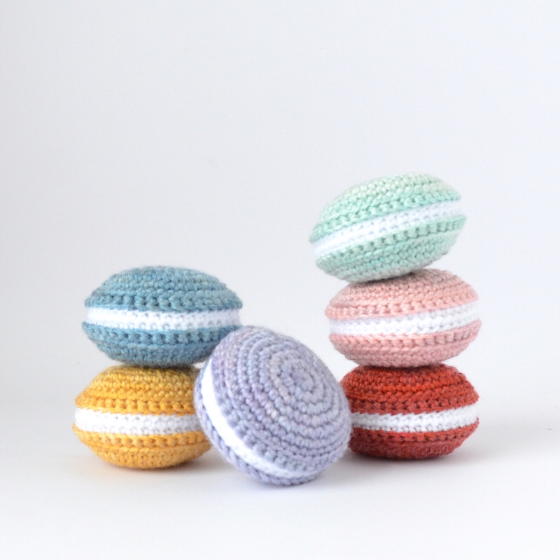 Macaroons and Coffee Cup amigurumi pattern - Amigurumi.com