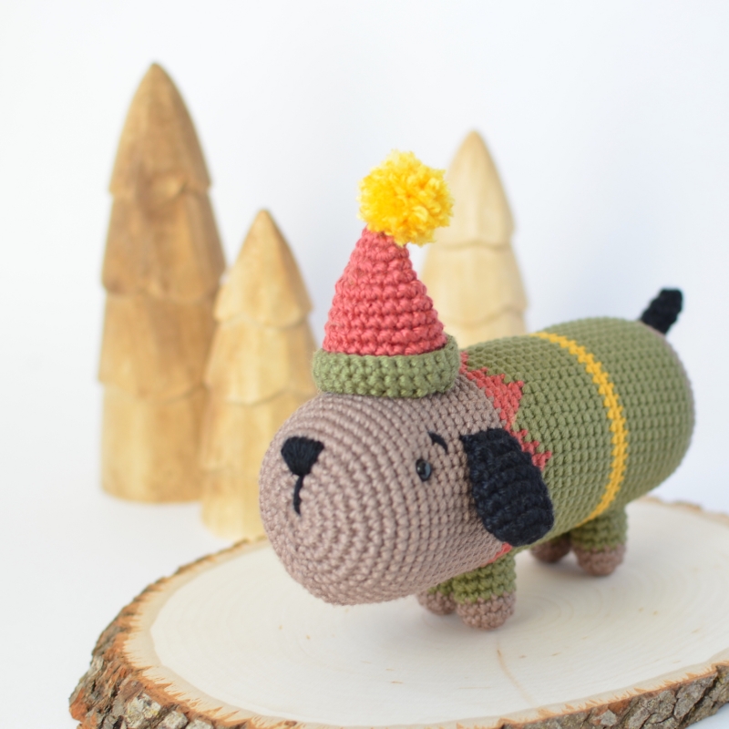 The Elf on the Shelf Sausage Dog amigurumi pattern