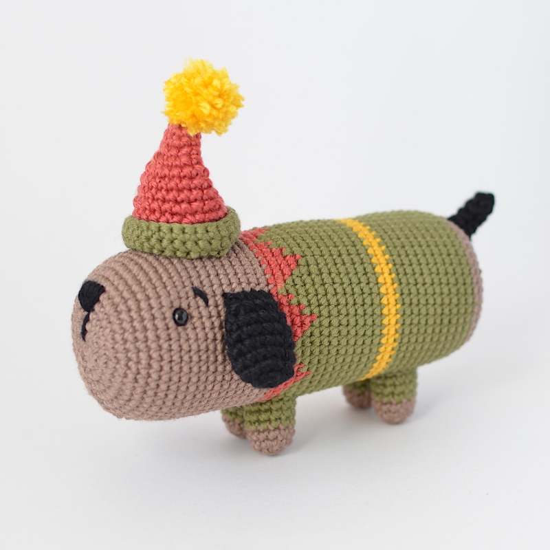 The Elf on the Shelf Sausage Dog amigurumi pattern