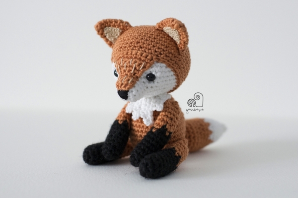 Lucy the Fox amigurumi pattern - Amigurumi.com