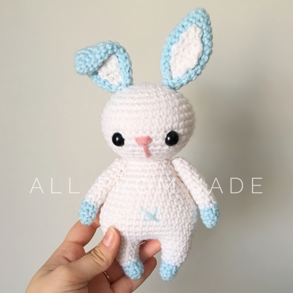 Billy the Small Bunny amigurumi pattern - Amigurumi.com