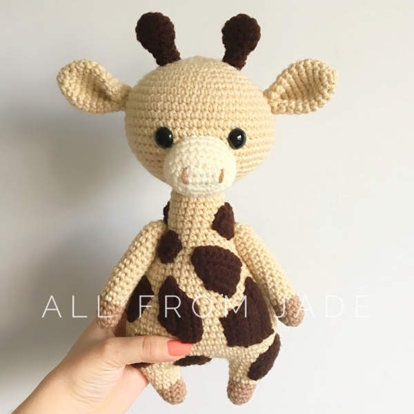 Gloria the Giraffe amigurumi pattern - Amigurumi.com