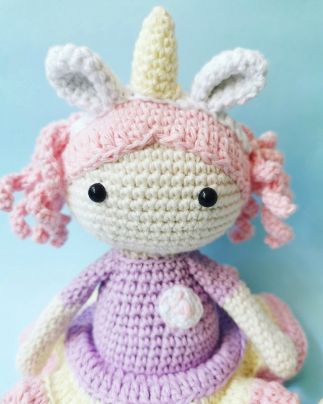 Chloe the Birthday Doll amigurumi pattern - Amigurumi.com