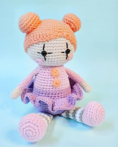 Clara the Clown Doll amigurumi pattern - Amigurumi.com