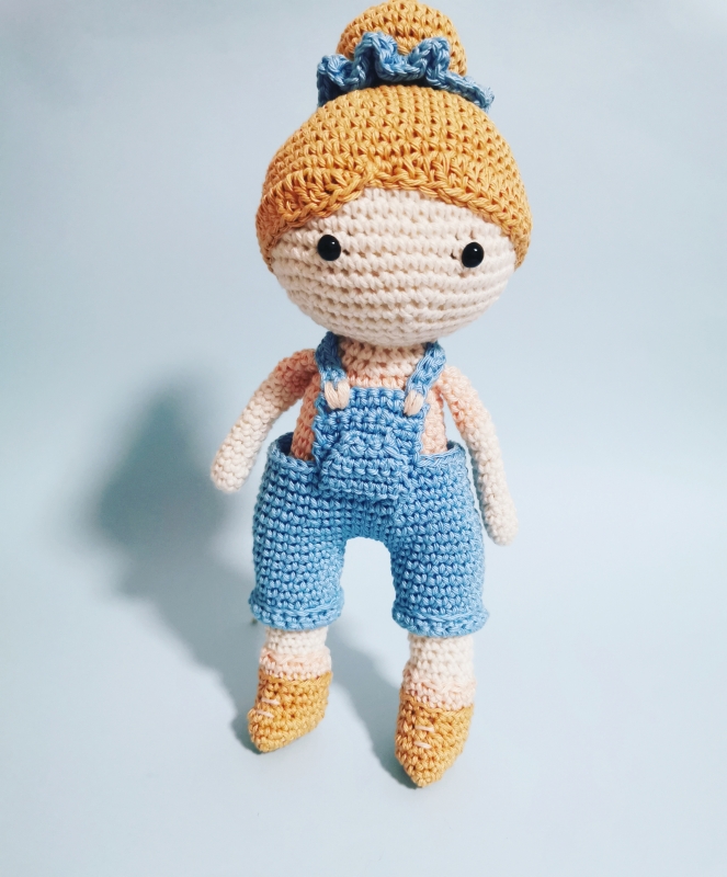 Hazel the Little Doll - Free amigurumi pattern