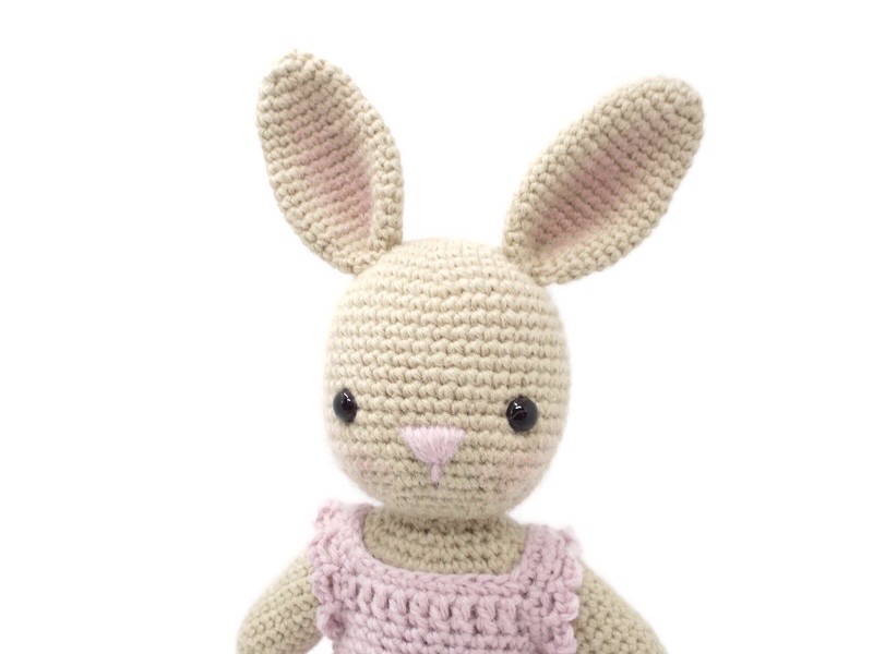 Bella the Bunny amigurumi pattern - Amigurumi.com