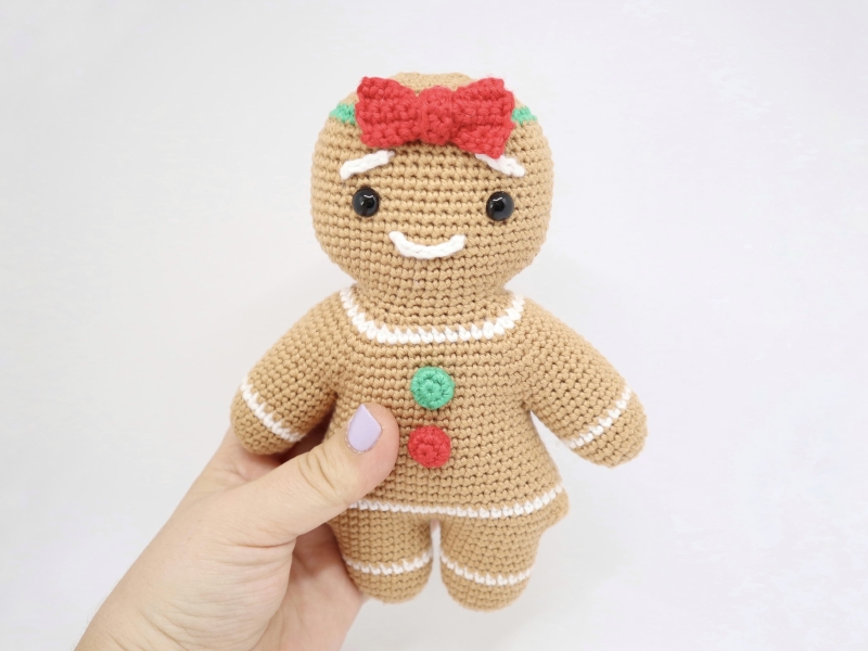 Gingerbread Lady amigurumi pattern - Amigurumi.com