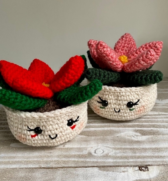 Poinsettia Flower amigurumi pattern