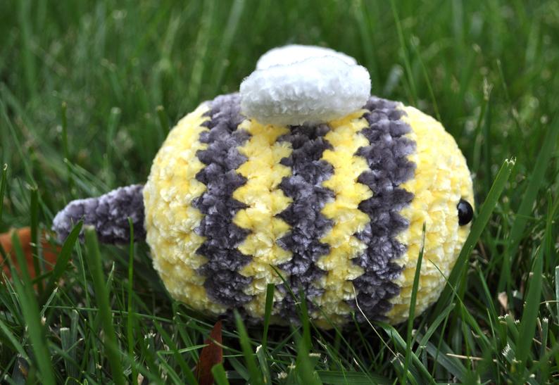 Medium Velvet Crochet Bee