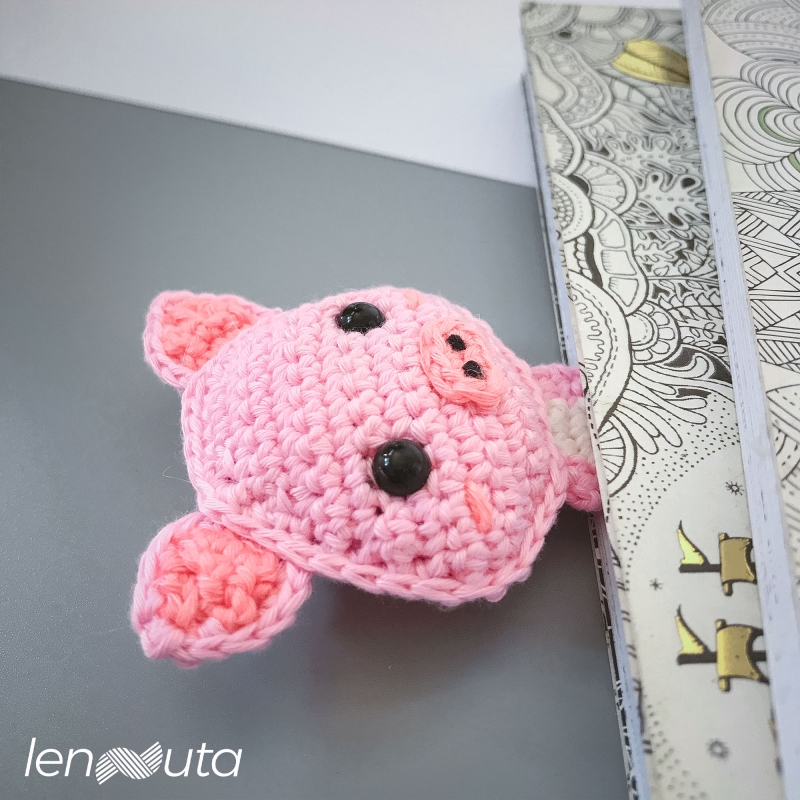 Pig Bookmark Free amigurumi pattern