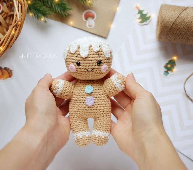 Cutie gingerbread man amigurumi pattern