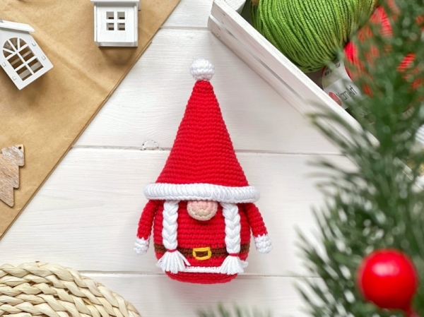 Crochet Kit - Santa Gnome Amigurumi – Lion Brand Yarn