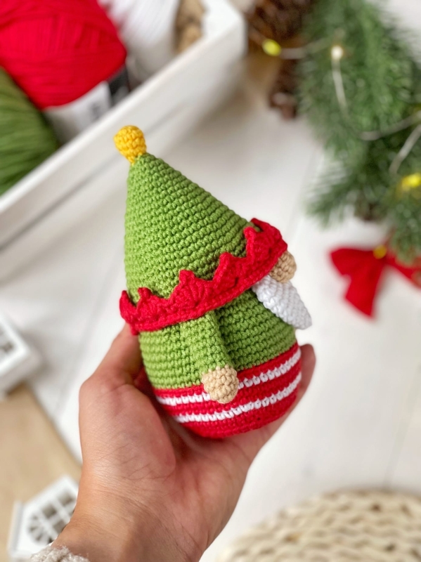 Gnome Santa's helper (or elf) amigurumi pattern - Amigurumi.com