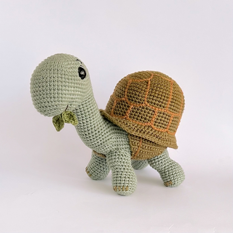 Humphrey the Tortoise amigurumi pattern - Amigurumi.com