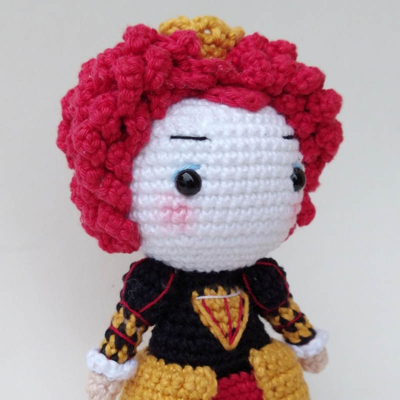 Red Queen amigurumi pattern