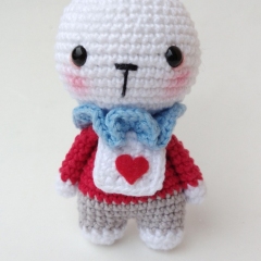 White Rabbit amigurumi pattern - Amigurumi.com