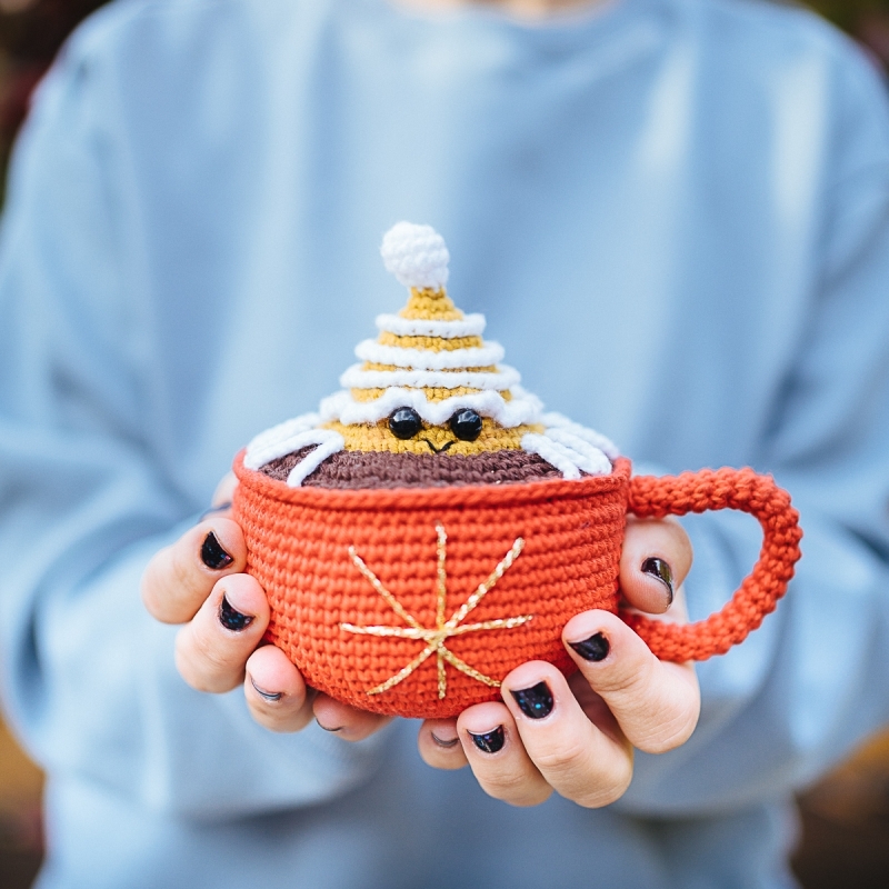 Hot Choco Christmas Mug - Free amigurumi pattern