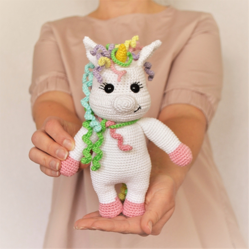 Mia the unicorn amigurumi pattern - Amigurumi.com