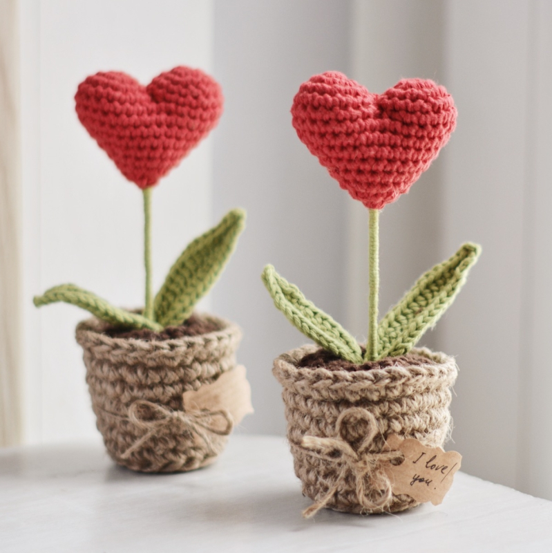 Valentines Day Red Heart Plant in a Pot amigurumi pattern