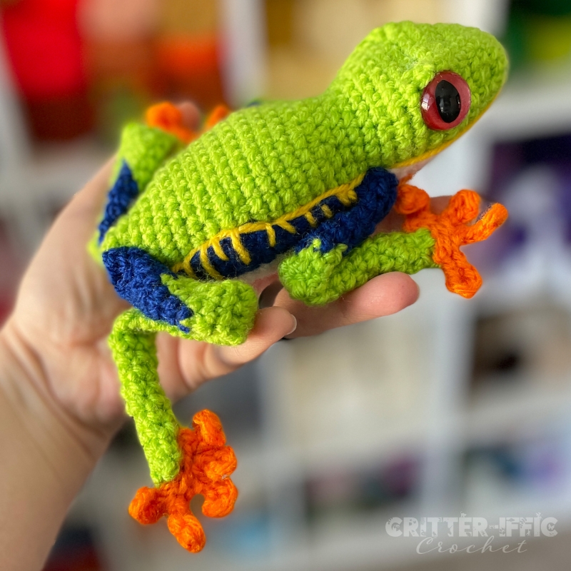 Ruby the Red Eyed Tree Frog amigurumi pattern - Amigurumi.com