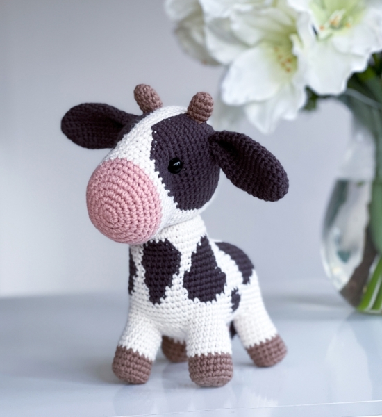 Daisy the cow amigurumi pattern - Amigurumi.com