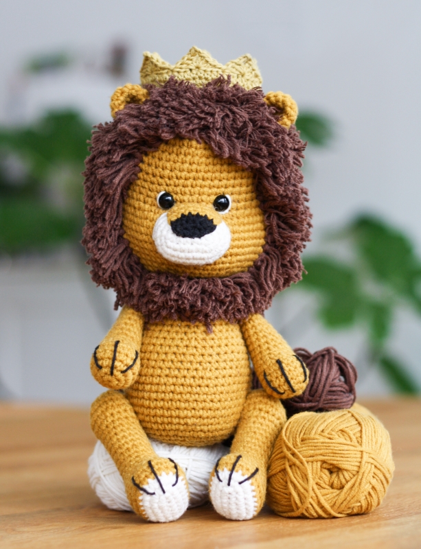 Leon King amigurumi pattern 