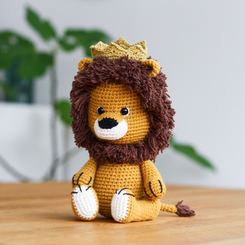 Leon King amigurumi pattern 