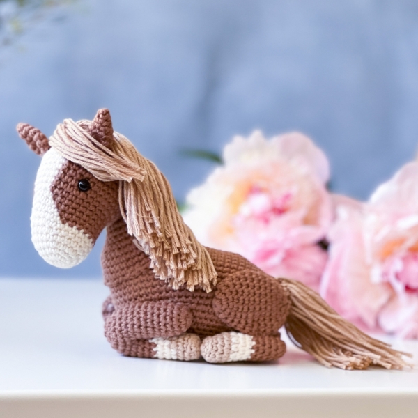 Nayla the horse amigurumi pattern - Amigurumi.com