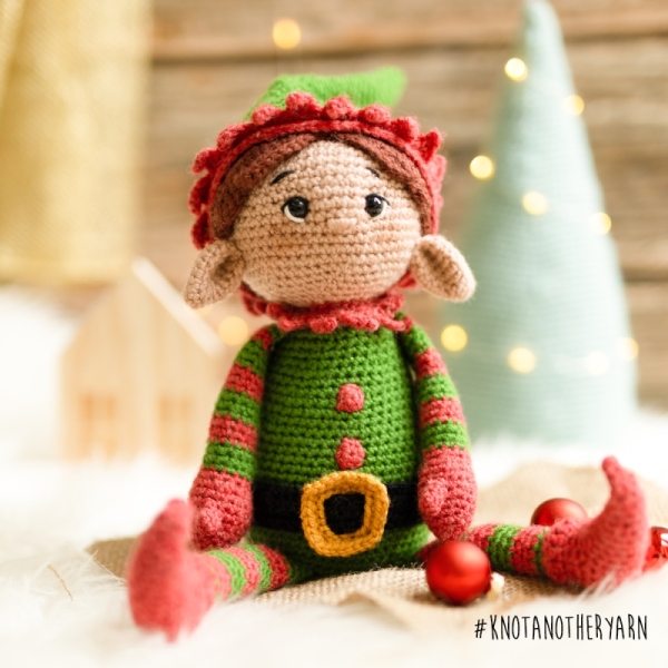 Larry the Christmas Elf amigurumi pattern - Amigurumi.com