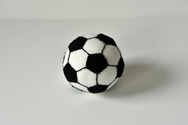 Football amigurumi pattern - Amigurumi.com