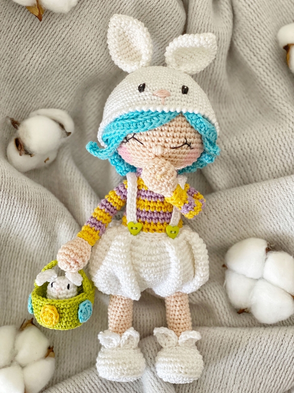 Hop the Bunny Dolly amigurumi pattern - Amigurumi.com